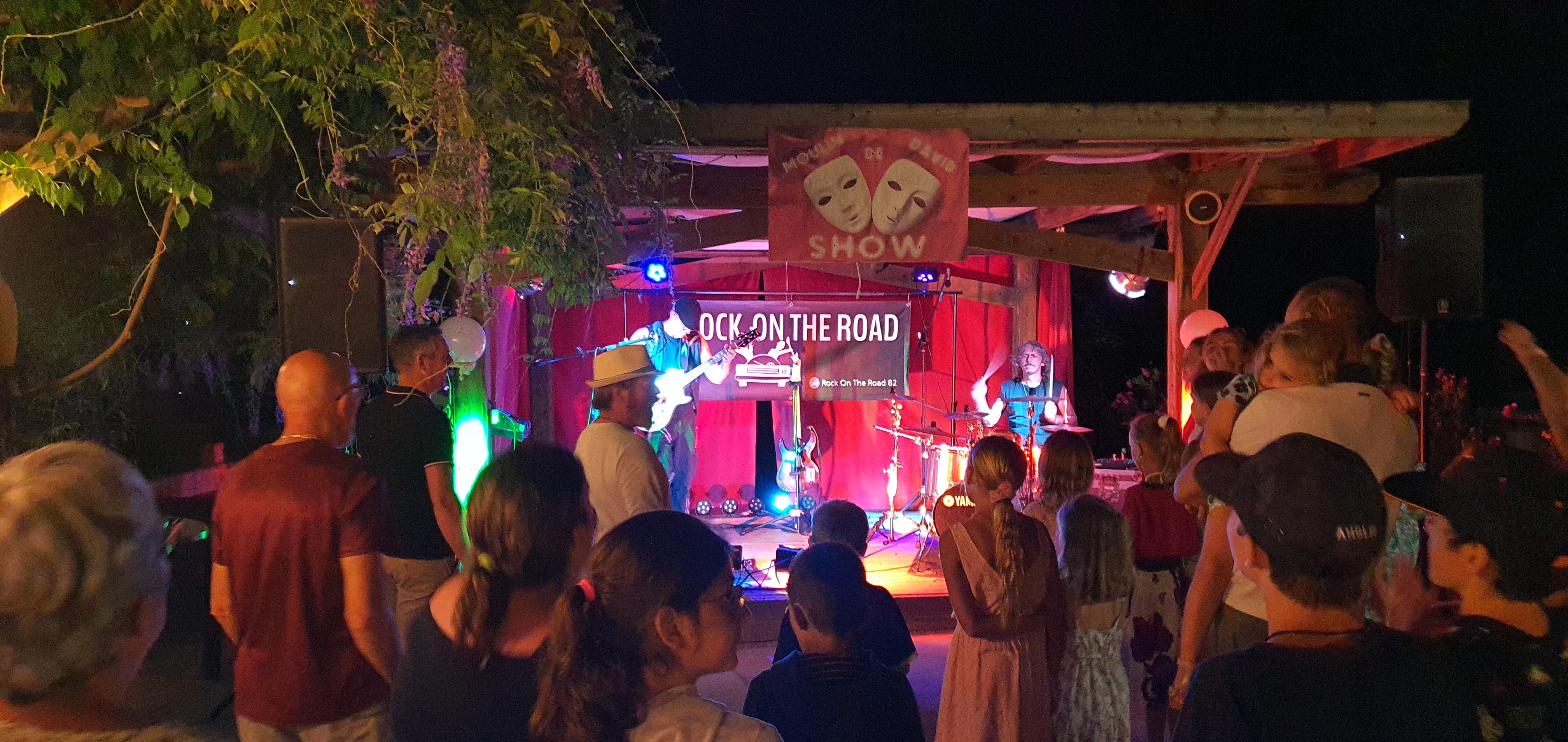 concert live au camping le moulin de david groupe Rock on the road en dordogne perigord 4 etoiles