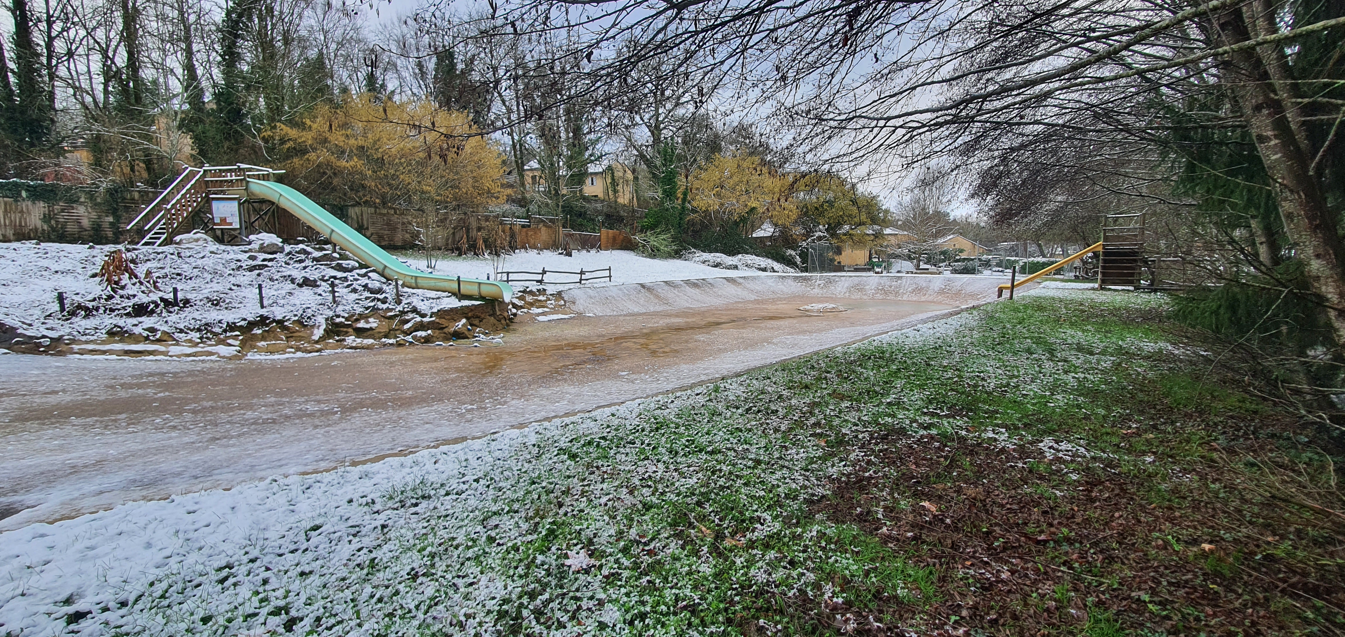 Neige au camping Le Moulin de David 4 étoiles - Monpazier et du château de Biron - Dordogne Périgord pourpre