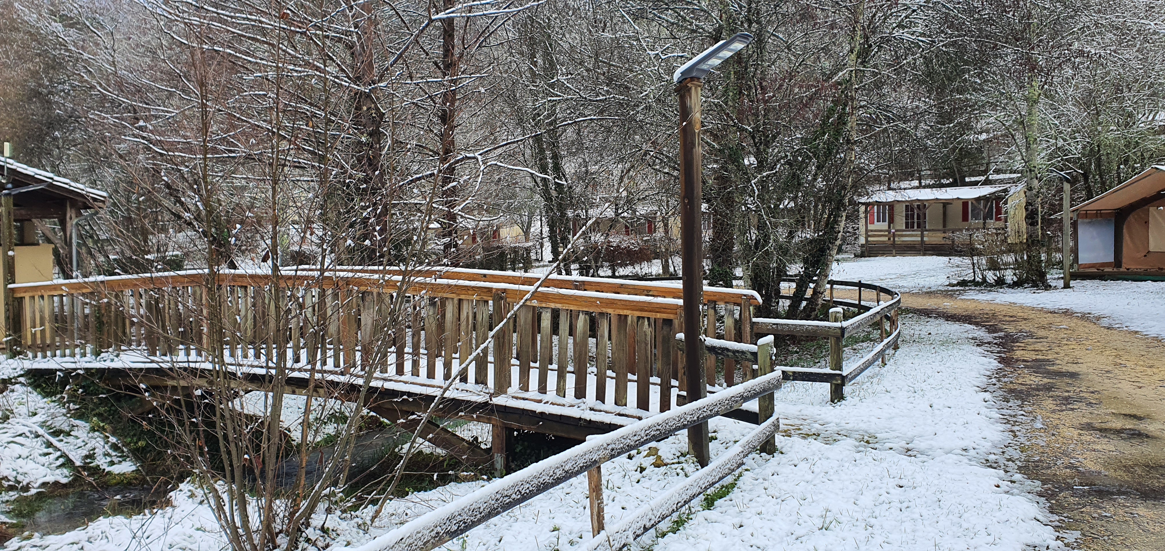 Neige au camping Le Moulin de David 4 étoiles - Monpazier et du château de Biron - Dordogne Périgord pourpre