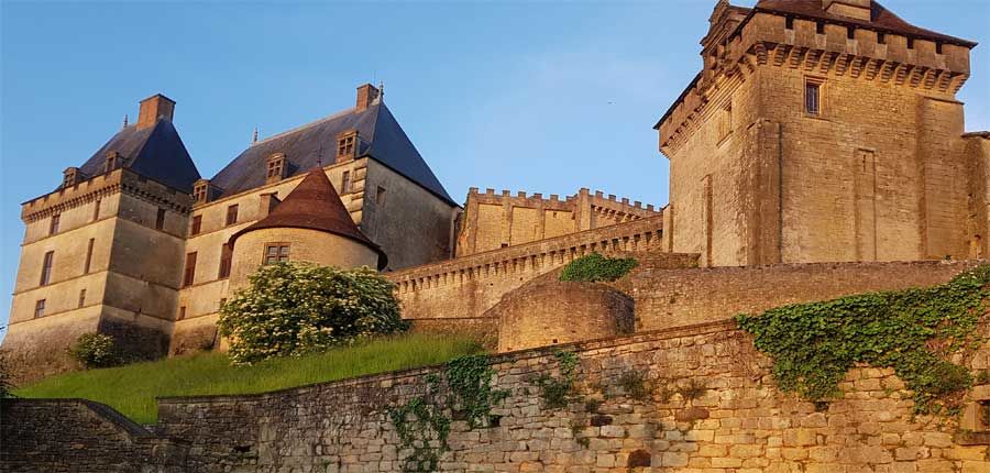Le Château de Biron en Dordogne Le Chateau de Biron en Dordogne - Camping Le Moulin de David